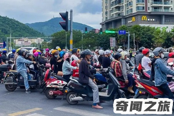 电动车淋雨的危害车辆掉漆/缩短电瓶使用寿命/无法骑行