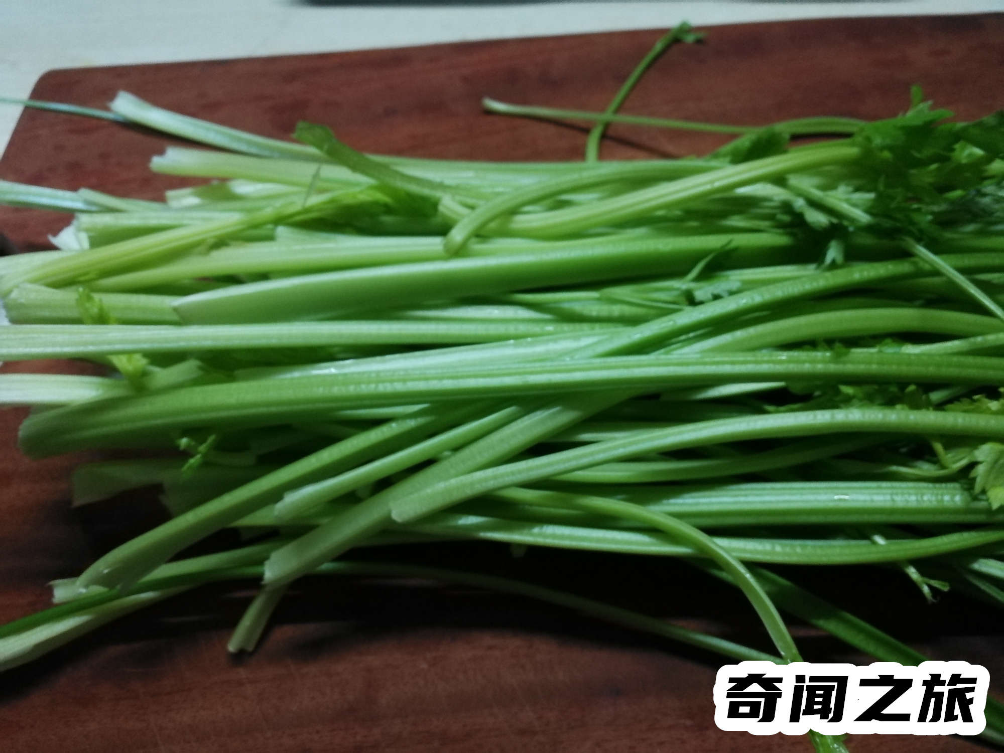 芹菜馅的饺子怎么调馅（如何调芹菜饺子馅好吃）