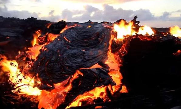 美国最危险的火山圣海伦斯火山喷发火山灰导致黑夜