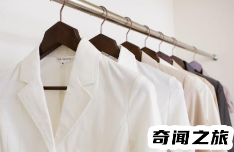 白色衣服发黄怎么洗白小妙招（白衣服发黄了怎么洗白简单方法）