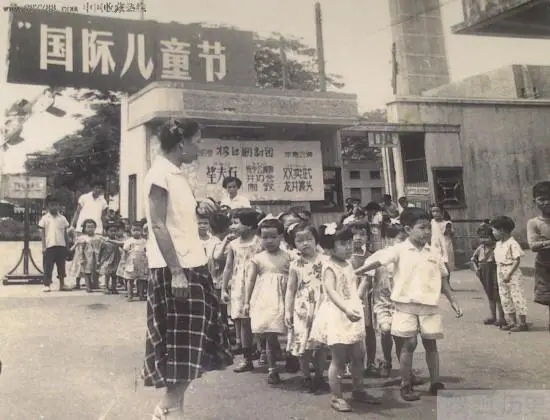 六一儿童节的来历（悼念利迪策惨案和全世界所有在战争中死难的儿童）