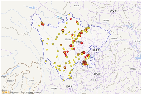 四川泸定6.8级地震的发生过程（土石块不断落下烟尘四起）