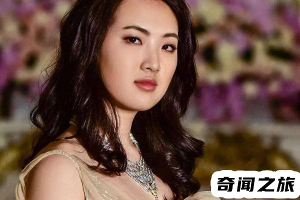 姚安娜不跟随父姓（其实是为了保护自己的两个女儿）