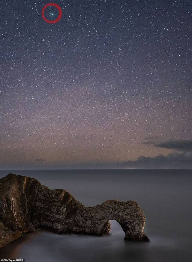 沃塔南彗星再次抵达近地点（距离地表很近的上空飞过）