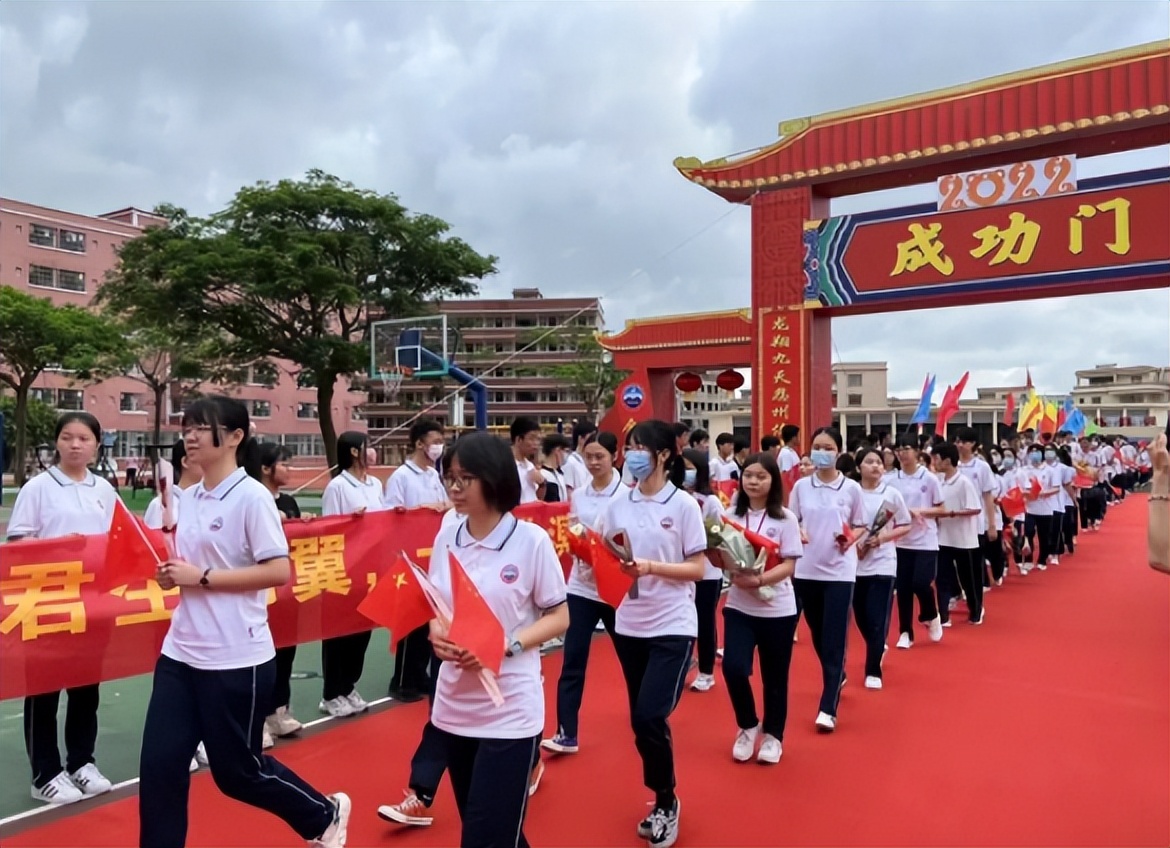 高三喊楼有多震撼（高中时宿舍楼的起哄怎么来的）