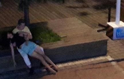 青岛女子醉酒遭性侵（疑被路人当街轮流猥亵图片视频曝光）