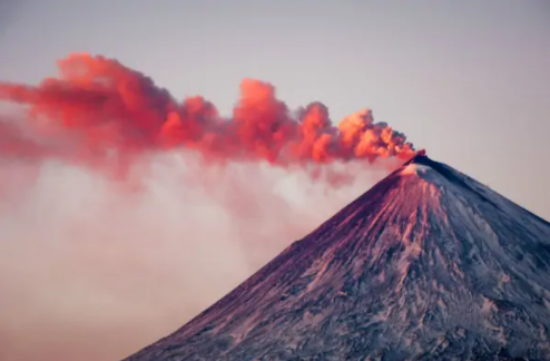 火山在地球中形成的原因