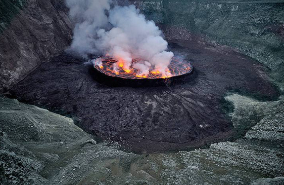 尼拉贡戈火山的相关介绍