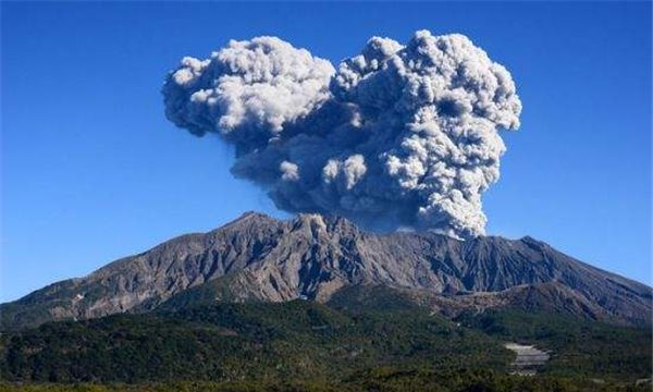 世界上最大的火山爆发（基劳维亚火山当时有很多人看到了壮观的场面）