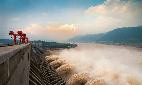 世界上最大的水坝（三峡大坝长度能够达到三十八公里）