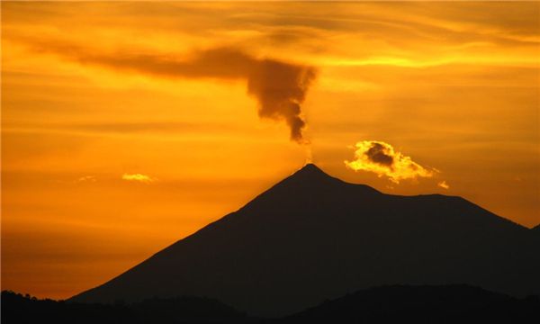 世界上最大的火山爆发（基劳维亚火山当时有很多人看到了壮观的场面）