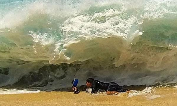 世界最高的地震海浪（海浪甚至相当于三四十层楼那么高）