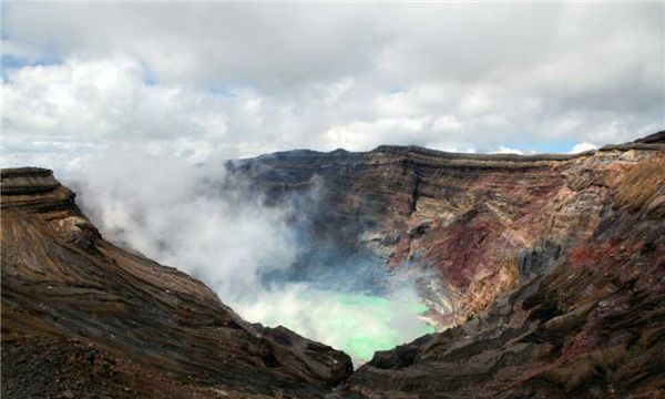 世界上最大的火山口（阿苏山的历史已经达到了27万年）