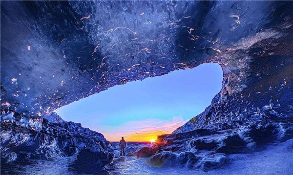 世界上最大的火山岛（冰岛就是由于火山喷发而留下的岛屿）