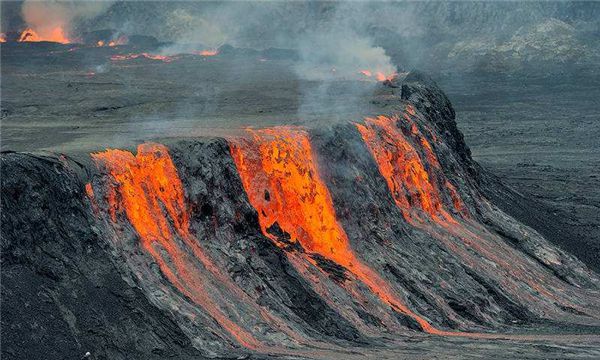 世界上最大的岩浆湖（尼拉贡戈火山整体海拔高度能够达到3470米）