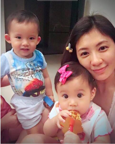 贾静雯和修杰楷女儿咘咘照片