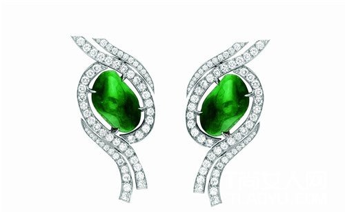 提升女王气质 显示超大宝石耳钉 