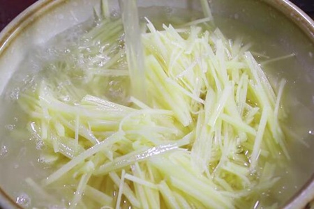 酸辣土豆丝的做法,酸辣土豆丝的家常做法步骤