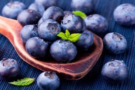 经常熬夜吃什么好?这四个水果能缓解憔悴的症状