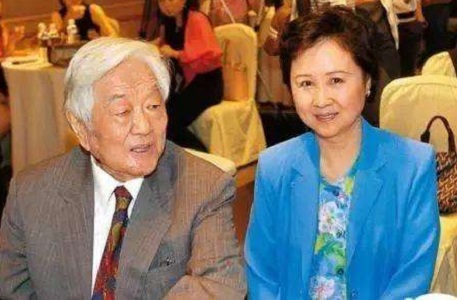 琼瑶花葬丈夫平鑫涛,活出了琼瑶式爱情