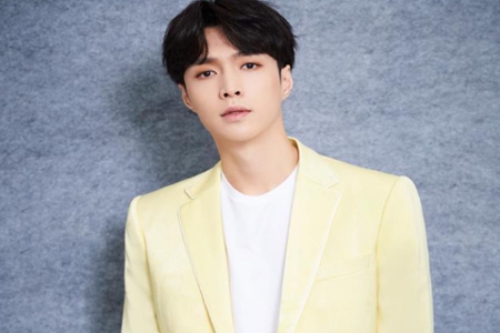 李荣浩给张艺兴直播刷礼物，在线跪求互动真“不荣艺”！