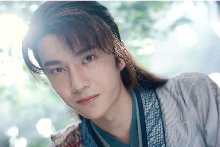 赵丽颖怒发原著改编图 《有翡》女三周洁琼加戏被全网抵制