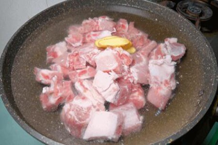 排骨炖土豆怎么做最好吃?这样做营养丰富口感软嫩