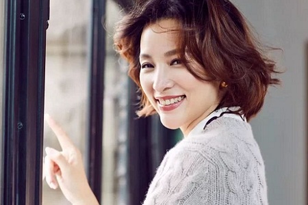 袁立力挺董卿,关于董卿孩子国籍风波,想要替自己洗白?