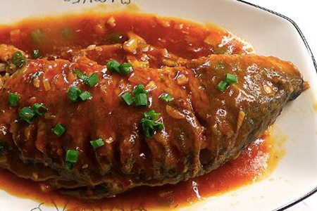 年夜饭红烧鲤鱼怎么做才好吃?红烧鲤鱼的家常做法简单