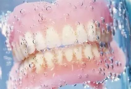 老年化配戴假牙出现的问题