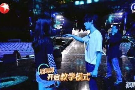 极限挑战：热巴《骑士精神》带跑鬼才华晨宇，真是奇女子