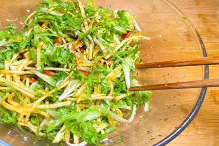 苦菊怎么做好吃,这道苦菊凉拌菜的做法清脆爽口