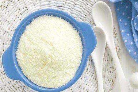 奶粉禁用进口奶源,挑选宝宝奶粉记住这三点很重要