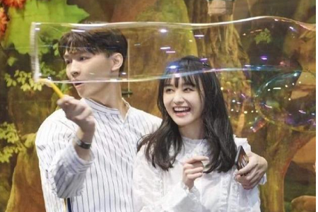 网曝郑爽张恒正式分手,疑两人有经济纠纷闹不愉快