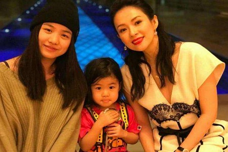 章子怡暖心为继女庆生,小苹果长大模样太像前妻葛荟婕