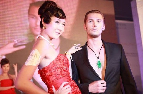 7克拉IF级粉钻 金万年珠宝首展