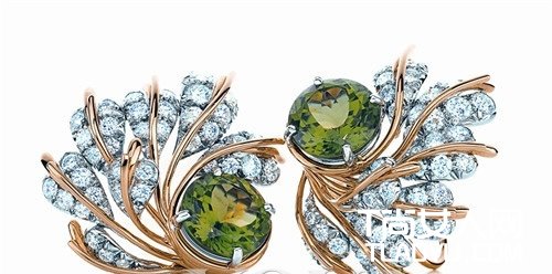 提升女王气质 显示超大宝石耳钉 