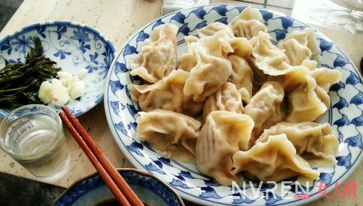 灌汤饺子馅的做法视频 芹菜猪肉饺子馅的做法