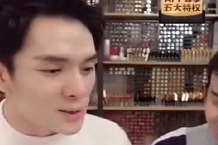 李佳琦直播说漏嘴助理提醒还是恶搞?王菲真要代言赫莲娜?