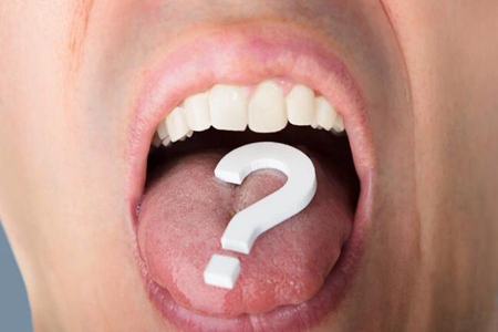舌头边缘有齿痕是什么原因?这三个女性舌头两侧有齿痕原因