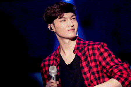 张艺兴TMEA内地最受欢迎男歌手 粉丝卖锅卖铁究竟值不值得?