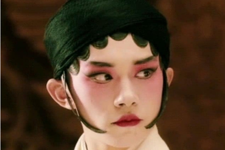 易烊千玺的戏曲造型来袭,眼波流转眉眼柔情娇羞太惊艳