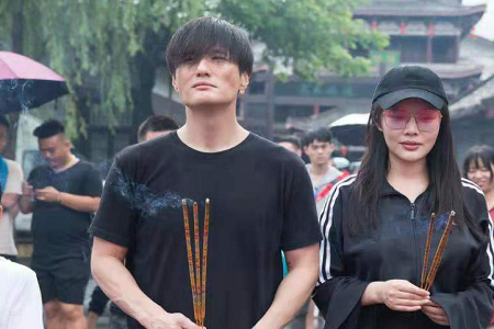 徐冬冬被曝饰演小龙女,就算古装也难藏性感好身材