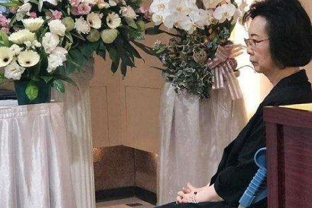 琼瑶花葬丈夫平鑫涛,活出了琼瑶式爱情