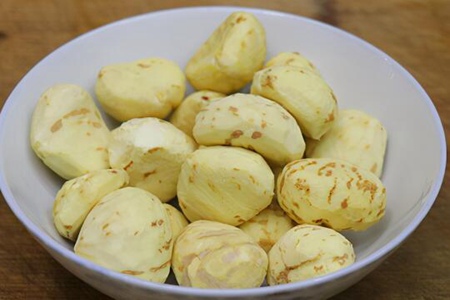 板栗怎么做才好吃又简单？板栗烧鸡的做法家常菜