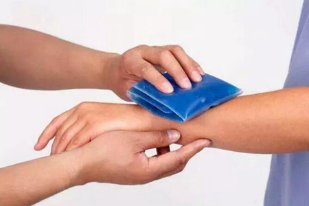 女性怀孕初期症状发烧，孕妈妈用这三种降温方法