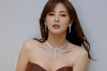 张雨绮晒自拍关滤镜 疑似回应鼻子整容事件