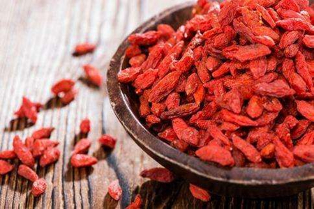 枸杞一天吃多少粒最好，枸杞泡水喝的正确方法