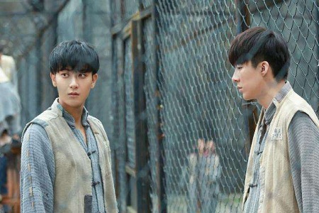 《热血少年》碰撞硬核青春 黄子韬裤子破叫黄子韬吃饭