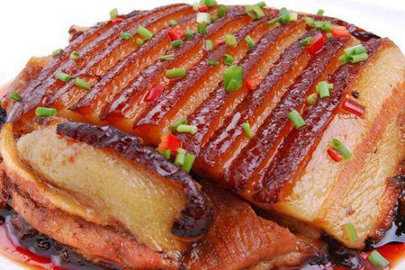 扣肉怎么做简单又好吃?梅干菜扣肉的做法软烂入味